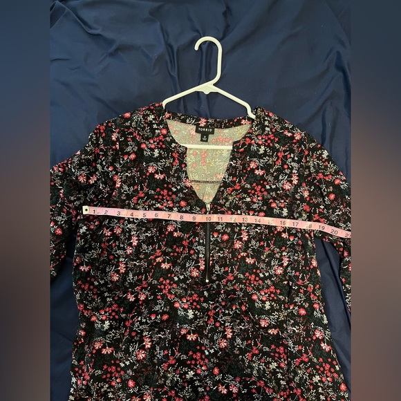 Torrid Babydoll Stretch Challis Zip-Front Tunic Top - Picture 9 of 10